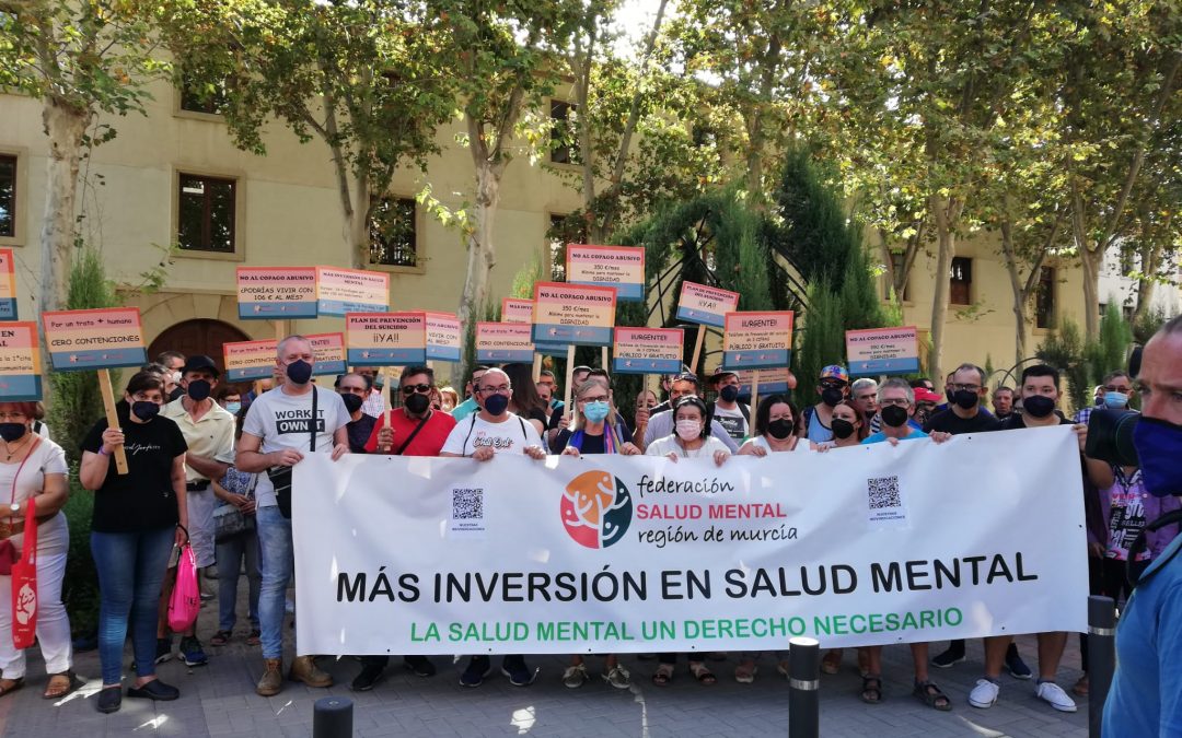 Protestas bajo el lema ‘Más inversión en Salud Mental’ ante el Palacio de San Esteban